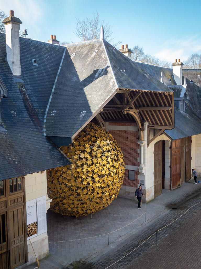 Thermolaquage La Rochelle feuilles dorées sphère PINTER DOMAINE CHAUMONT