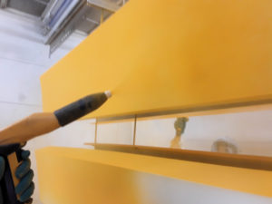 cabine POUDRAGE application peinture poudre pistolet jaune
