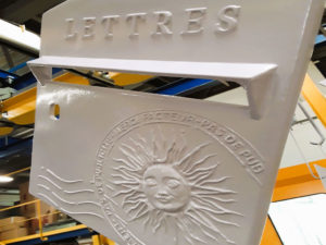 boite a lettre peint blanc accessoire portail 17